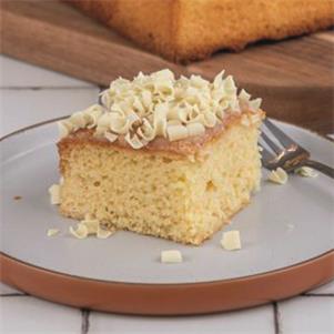 Squidgy Lemon Traycake (squares)