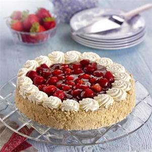 Strawberry Gateau  (uncut)